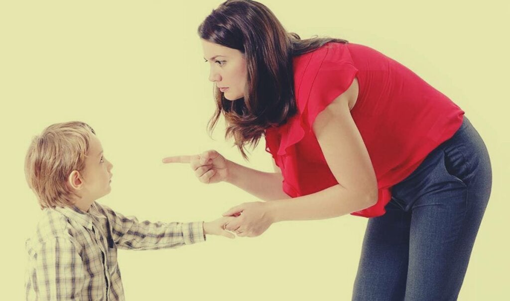 mãe autoritária e opressora