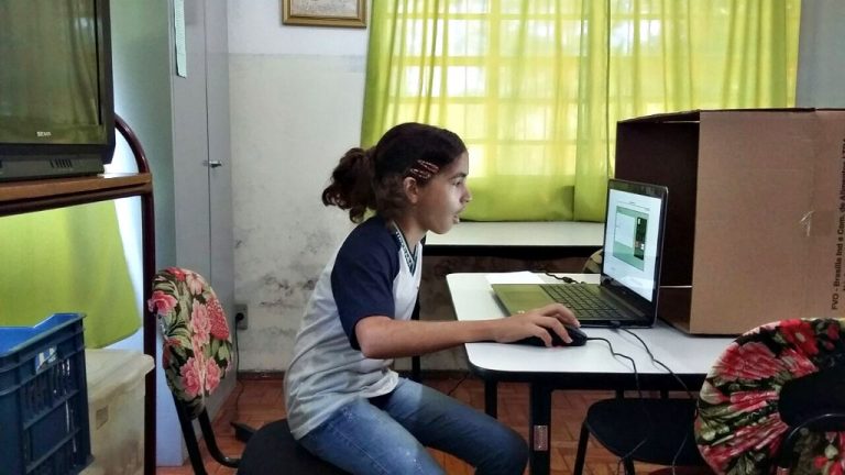 Medida provisória cria programa de internet gratuita para alunos da rede pública