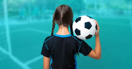 Juiz autoriza menina a participar de competição de futsal masculino