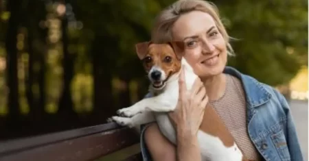 Mulher consegue guarda exclusiva de cachorro após divórcio