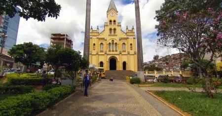 Justiça determina multa diária de R$ 500 para cinco famílias caso filhos em ensino domiciliar não sejam matriculados em escola de MG