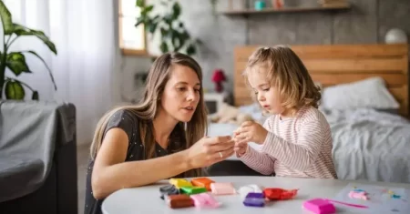 Conheça 11 atividades lúdicas para fazer em casa com seu filho