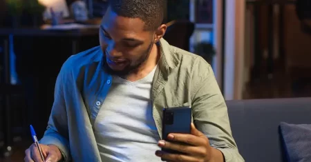 Justiça autoriza citação por WhatsApp de pai que vive em Angola para garantir pensão à filha adolescente