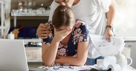 Dívidas contraídas durante o casamento obrigam solidariamente ambos os cônjuges, decide STJ