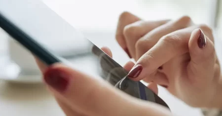 Mulher é condenada por perseguição e exposição de imagens íntimas, confirma TJSC