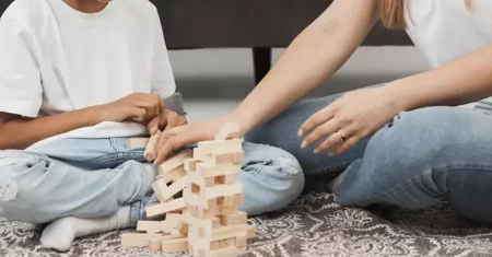 Empregada que perdeu a guarda dos filhos após transferência será indenizada