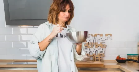 Mãe de bebê deve cumprir prisão domiciliar por dívida de alimentos