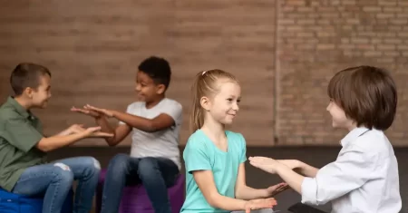 Projeto de lei cria programa de acompanhamento da saúde mental de crianças e adolescentes