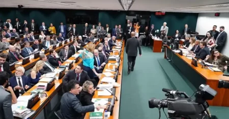 CCJ da Câmara aprova projeto que exige manifestação da vítima para revogação de medidas protetivas