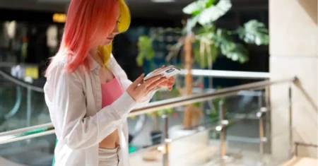 Justiça mineira condena shopping após discriminação contra mulher trans que usou banheiro feminino